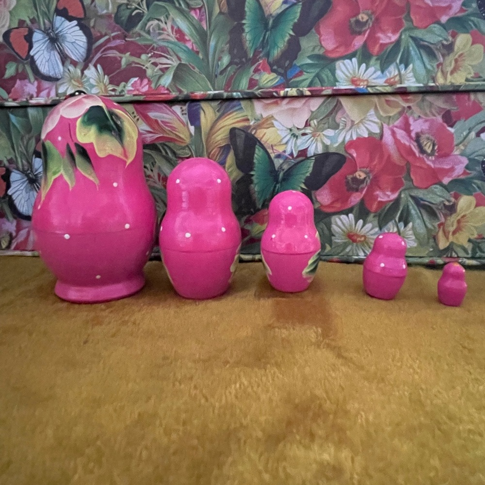 Adorable Nesting Dolls - Picture 9 of 10